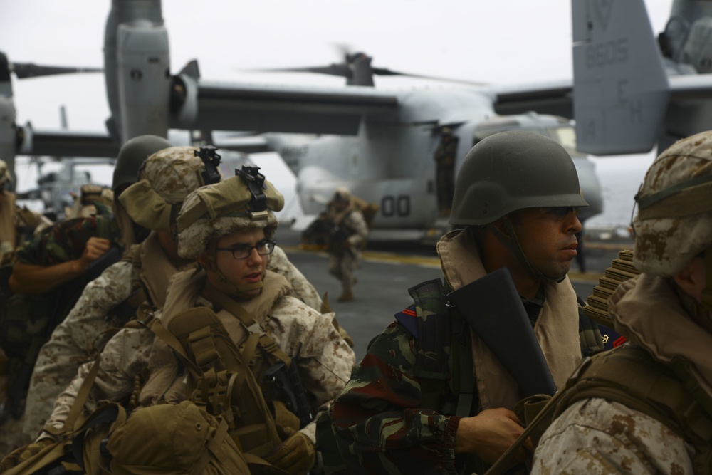 22nd MEU and Moroccan forces practice aircraft embarkation aboard Wasp