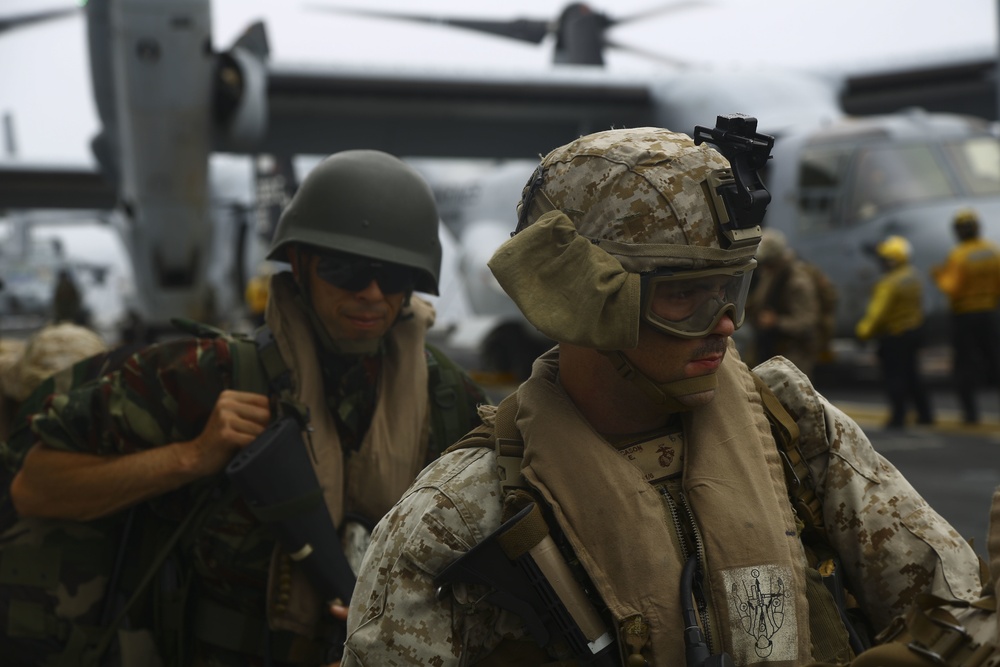 22nd MEU and Moroccan forces practice aircraft embarkation aboard Wasp