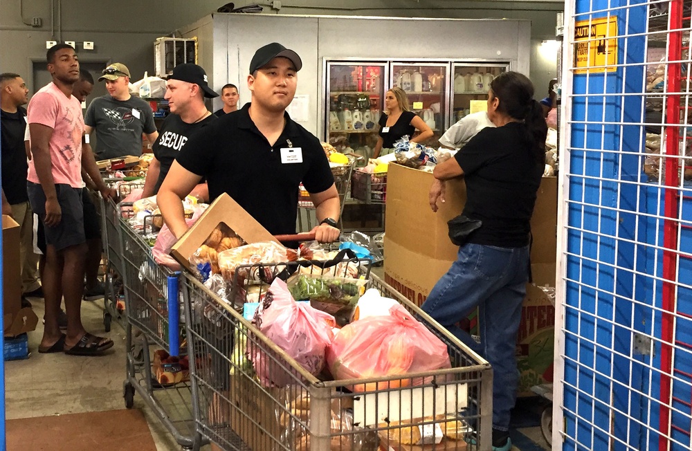 Army Reserve Unit Gives Back to Local Community