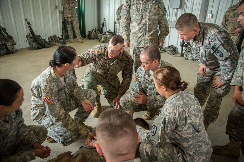 Marine trains Soldiers