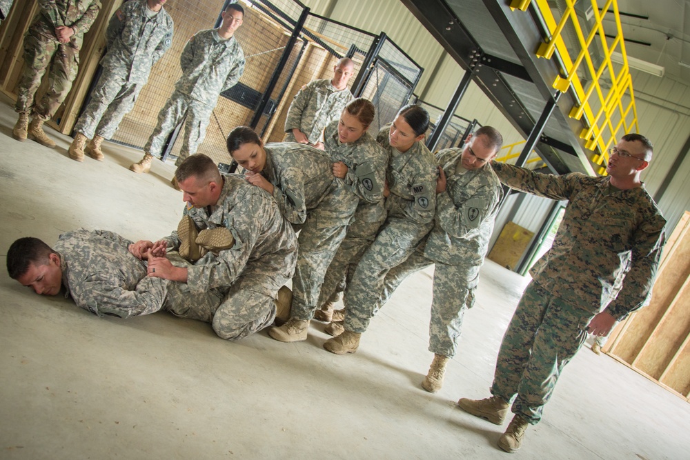 Marine trains Soldiers