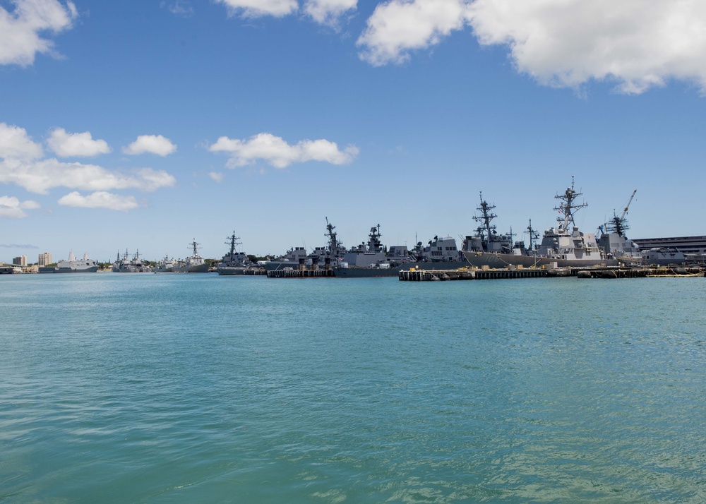 USS William P. Lawrence (DDG 110) conducts sea-and-anchor detail at RIMPAC