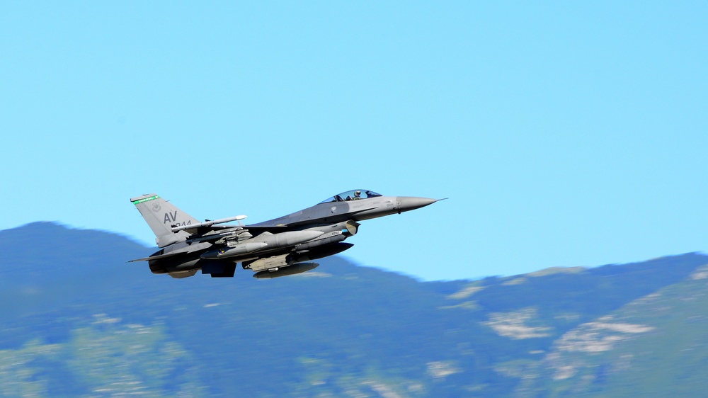 Team Aviano F-16s depart for Red Flag 16-3