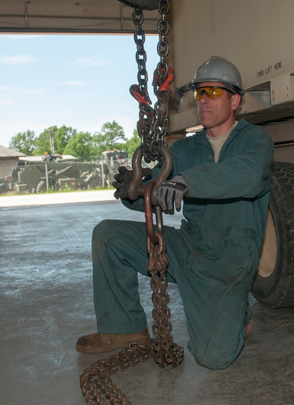 Mechanic Sets up Rigging