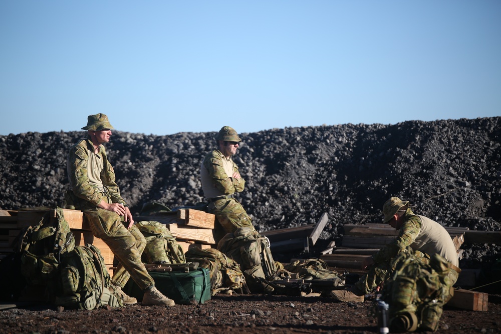 U.S. Marines with 2nd Battalion, Royal Australian Regiment prepare for live fire