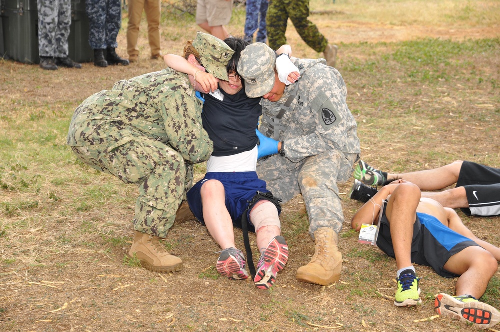 JMSDF, U.S. personnel treat simulated patients during RIMPAC Mass Casualty Drill