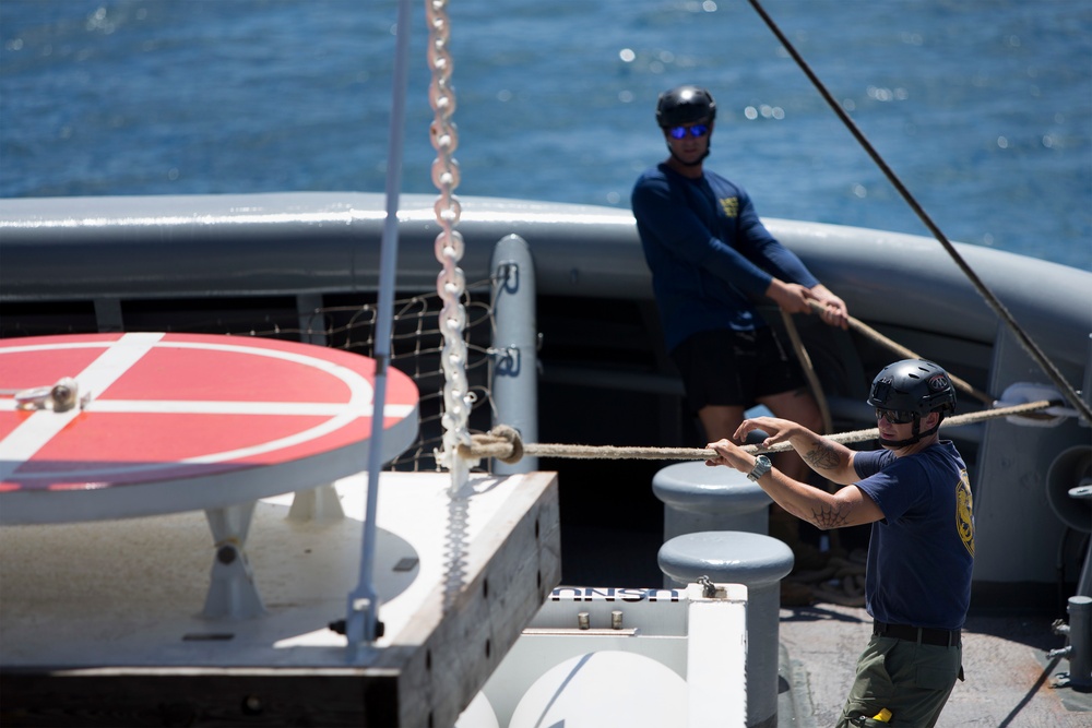 U.S. Navy Divers Train during RIMPAC 16