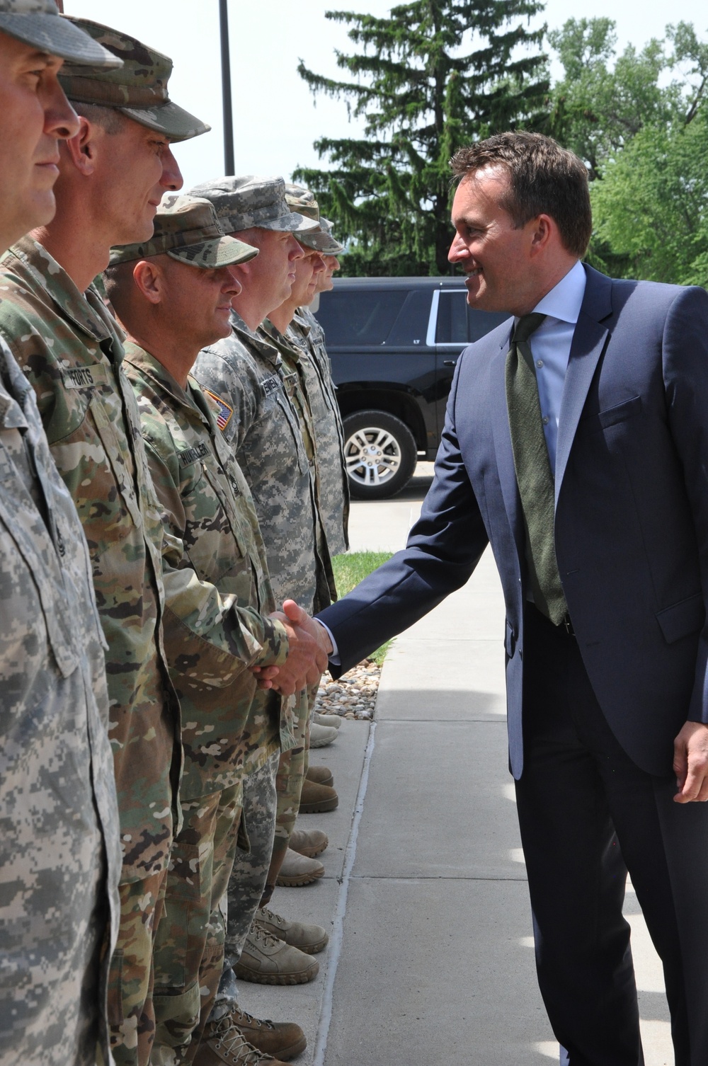 Secretary of the Army meets with Iowa National Guard Soldiers