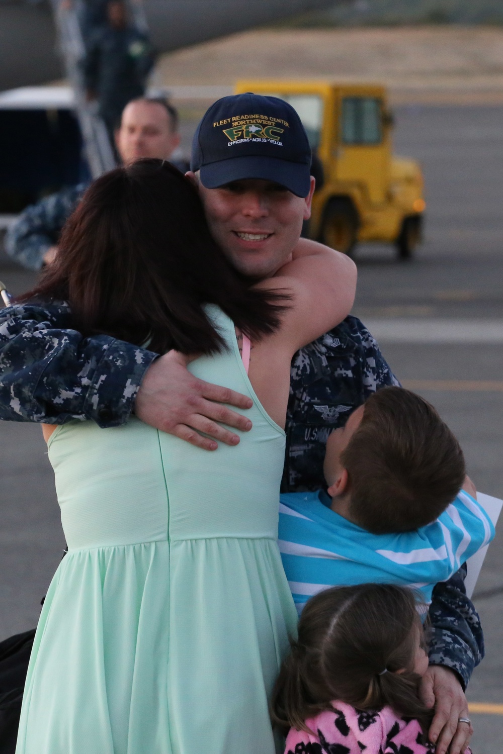 VAQ 140 returns home