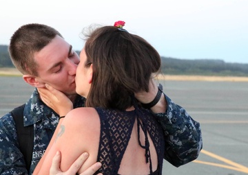 VAQ 140 returns home