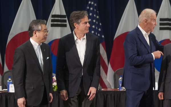 Vice President Biden visits APCSS during trilateral collaboration