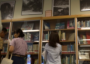 Okinawan librarians visit, exchange at Camp Foster library