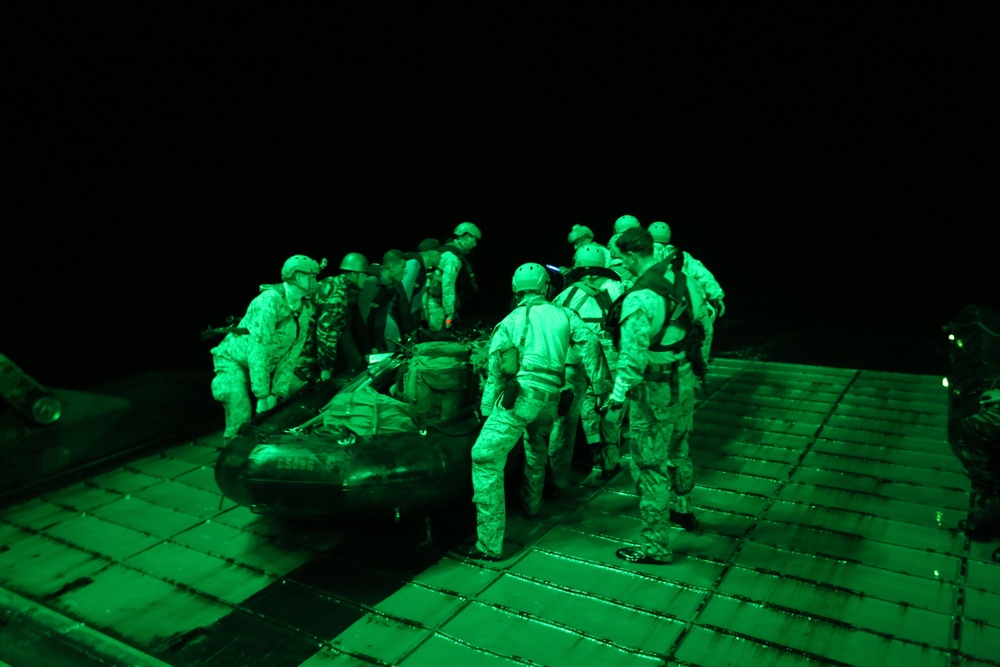 22nd MEU Recon trains with Moroccan military