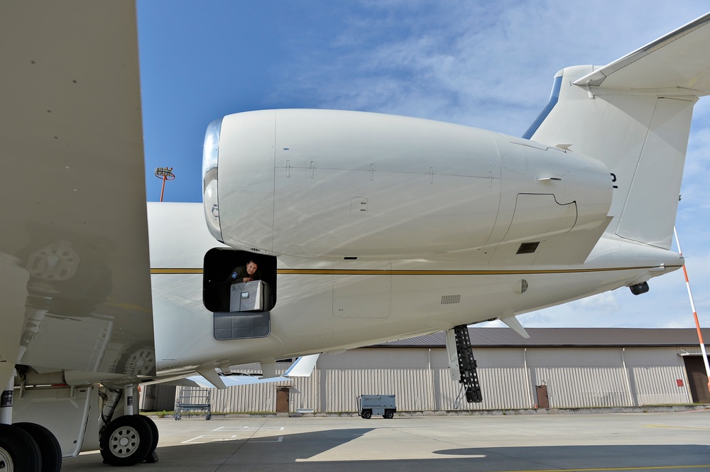 The High Life: USAF flight attendants serve our nation’s leaders