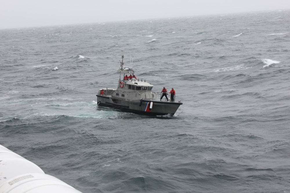 Coast Guard assists a disabled vessel with 3 people aboard near Noyo River