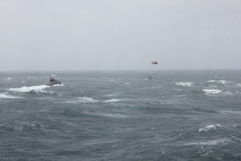 Coast Guard assists a disabled vessel with 3 people aboard near Noyo River