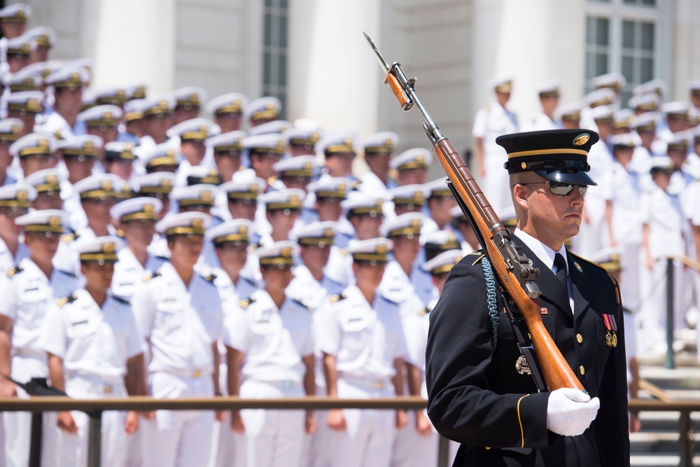 Japan Training Squadron commander lays a wreath at the Tomb of the Unknown Soldier in Arlington National Cemtery