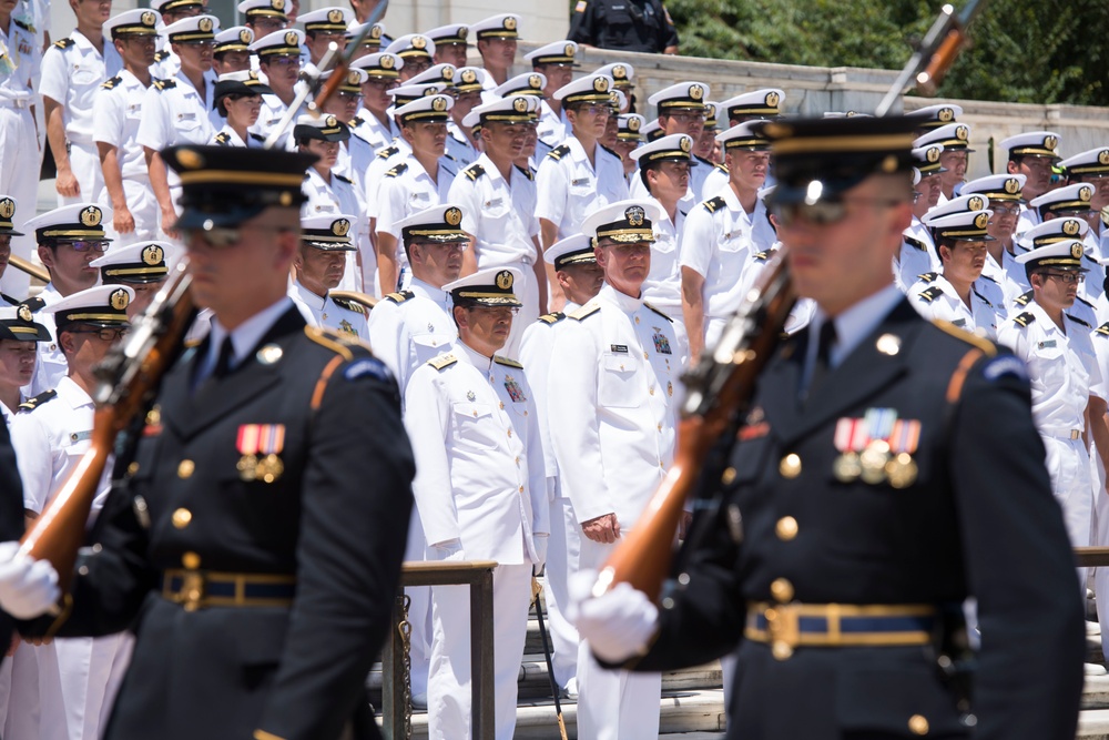 Japan Training Squadron commander lays a wreath at the Tomb of the Unknown Soldier in Arlington National Cemtery