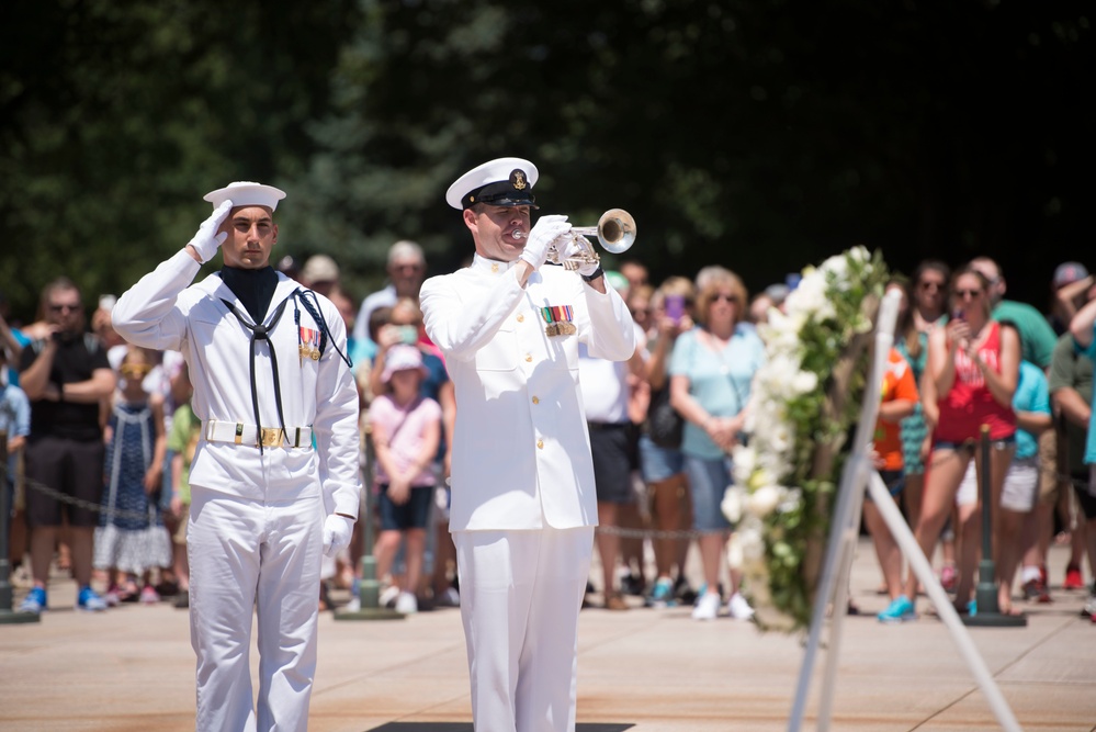 Japan Training Squadron commander lays a wreath at the Tomb of the Unknown Soldier in Arlington National Cemtery