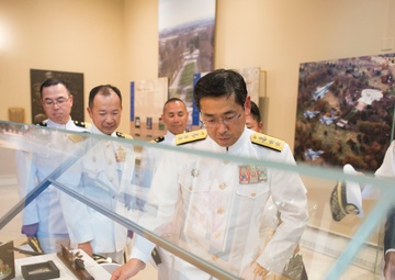Japan Training Squadron commander lays a wreath at the Tomb of the Unknown Soldier in Arlington National Cemtery
