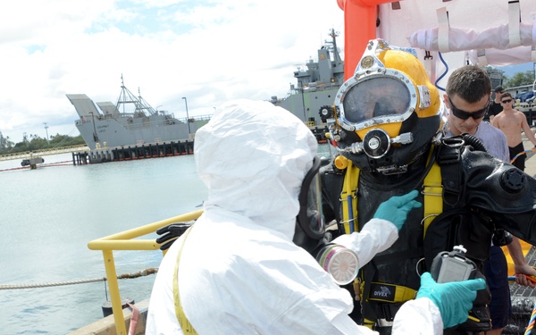 Diver safety decontamination exercise