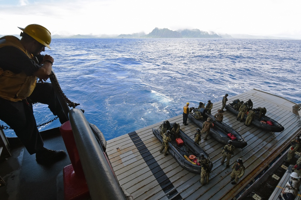 USS San Diego conducts well deck operations during RIMPAC