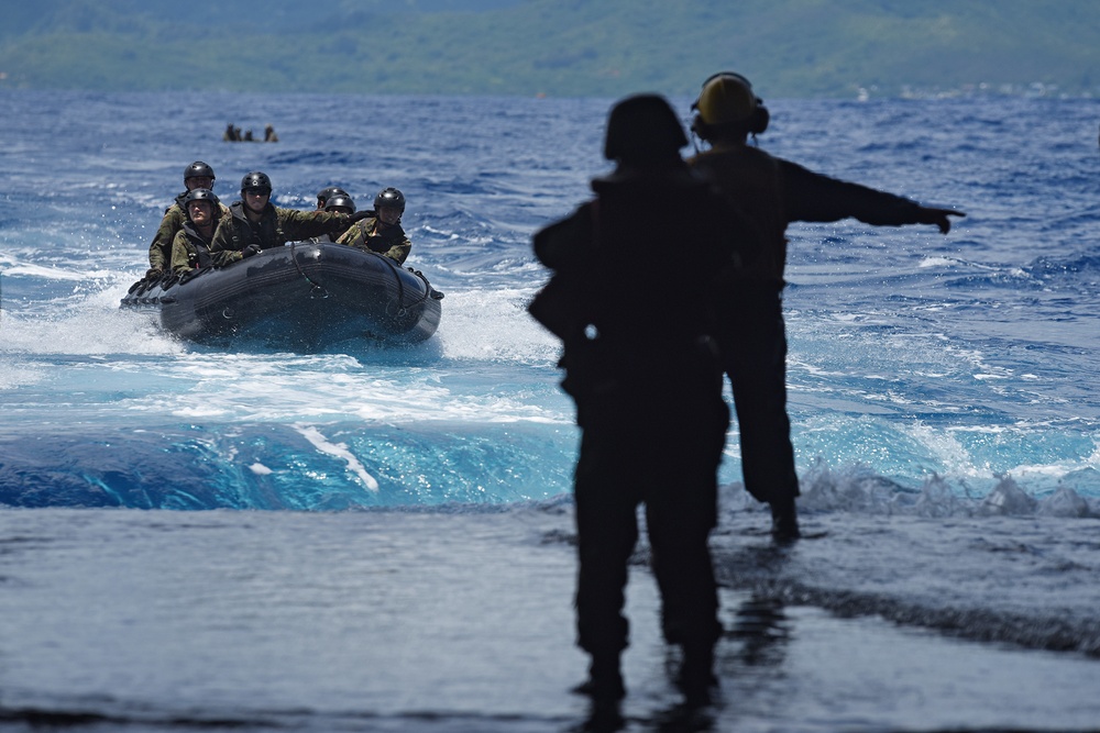 USS San Diego JMSDF Combat Rubber Raiding Craft ops RIMPAC 2016