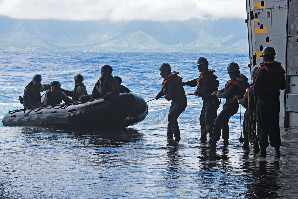USS San Diego JMSDF Combat Rubber Raiding Craft ops RIMPAC 2016