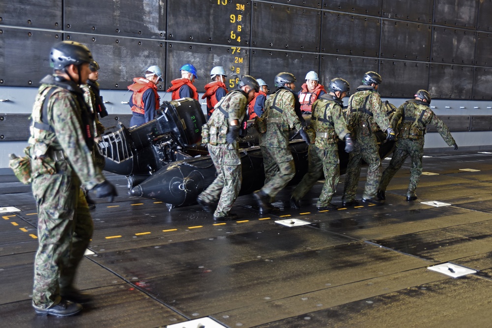 USS San Diego JMSDF Combat Rubber Raiding Craft ops RIMPAC 2016