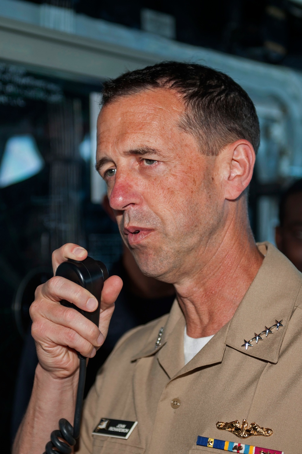 CNO visits USS America (LHA 6) during RIMPAC