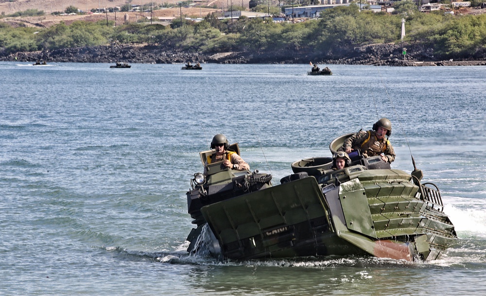 2/3 “Soldiers of the Sea” Come Ashore on Island of Hawaii