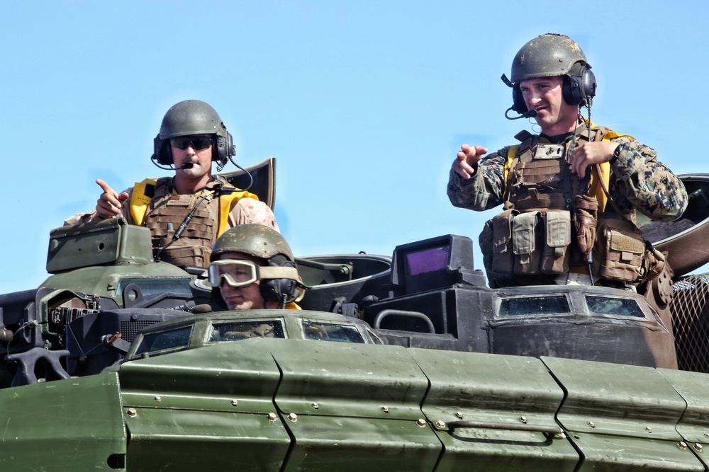 2/3 “Soldiers of the Sea” Come Ashore on Island of Hawaii