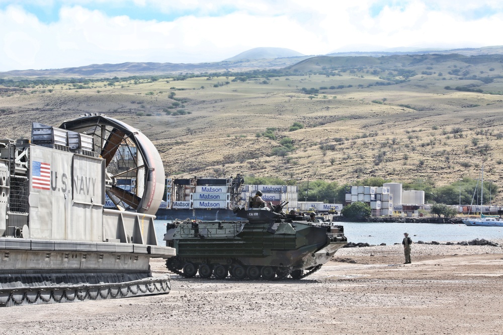 2/3 “Soldiers of the Sea” Come Ashore on Island of Hawaii