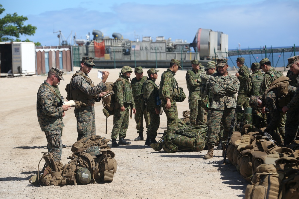 2/3 “Soldiers of the Sea” Come Ashore on Island of Hawaii