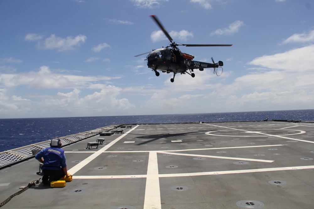 USS Coronado and FS Prairial conduct Maritime Exercises during RIMPAC 16