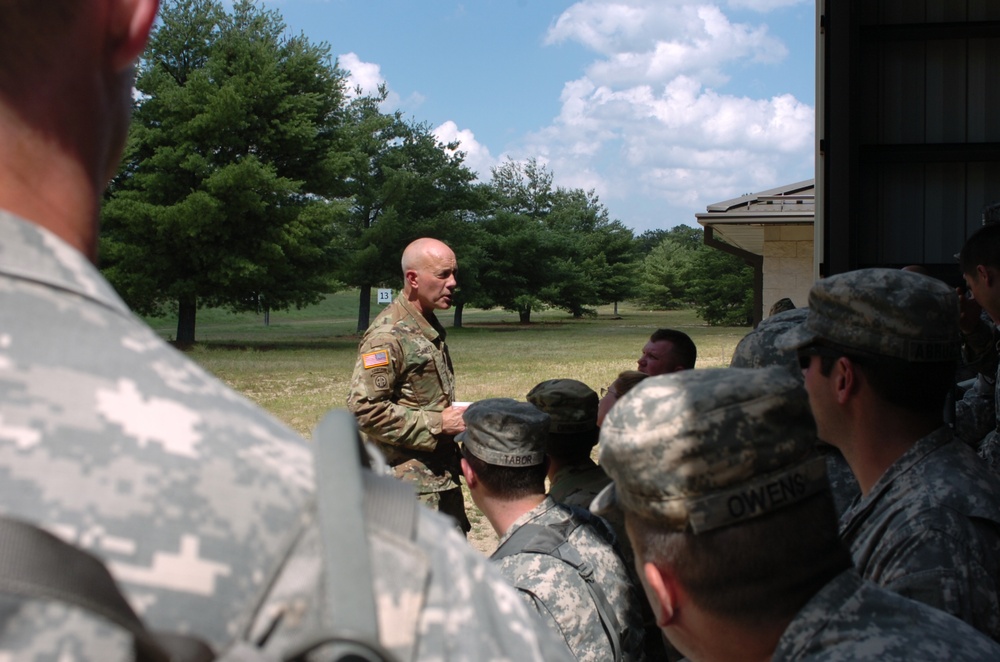 Army Reserve commanding general shares vision with senior leaders