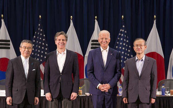 U.S.-ROK-Japan leaders take part in trilateral meeting