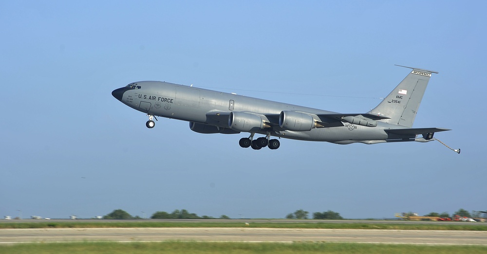 KC-135 takeoff
