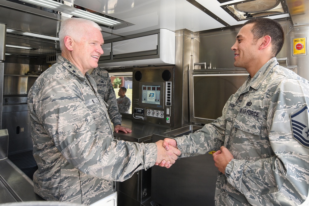 Director of the Air National Guard, Lt. Gen. Rice visits Team JSTARS