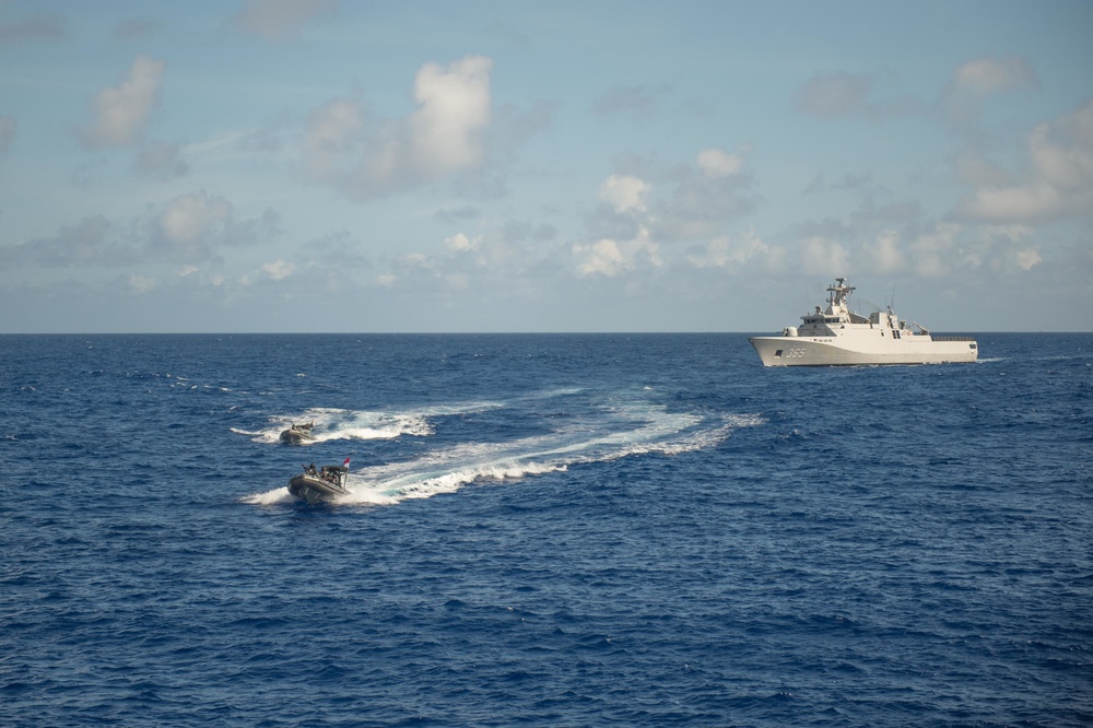 Republic of Indonesia Ship Diponegoro and USS Stockdale Conduct Visit, Board, Search and Seizure Training