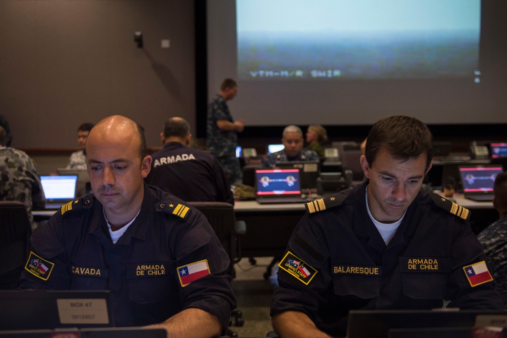 Military members participate in excercise planning during RIMPAC