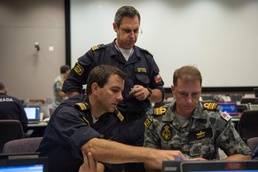 Military members participate in excercise planning during RIMPAC