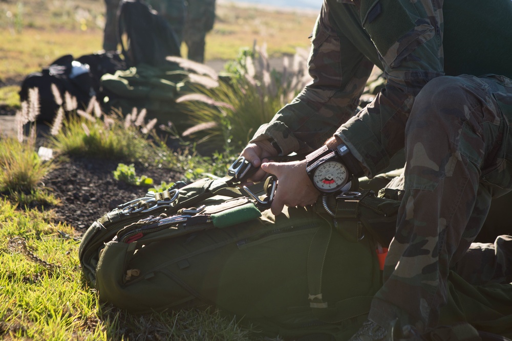 Joint Airborne Jump during RIMPAC 2016
