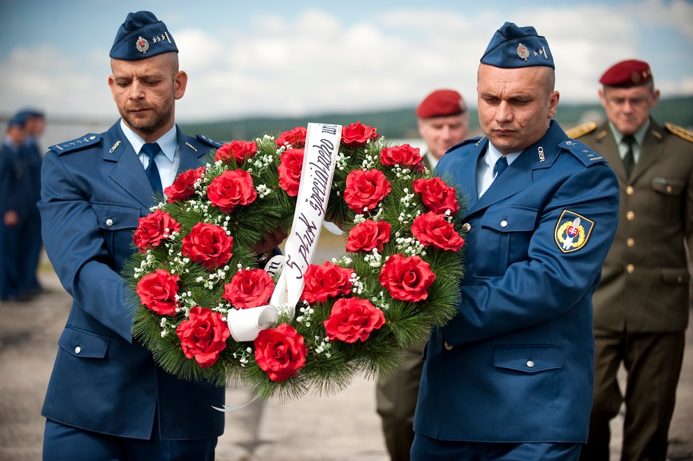 Slovak and US Armed Forces join together honoring war hero