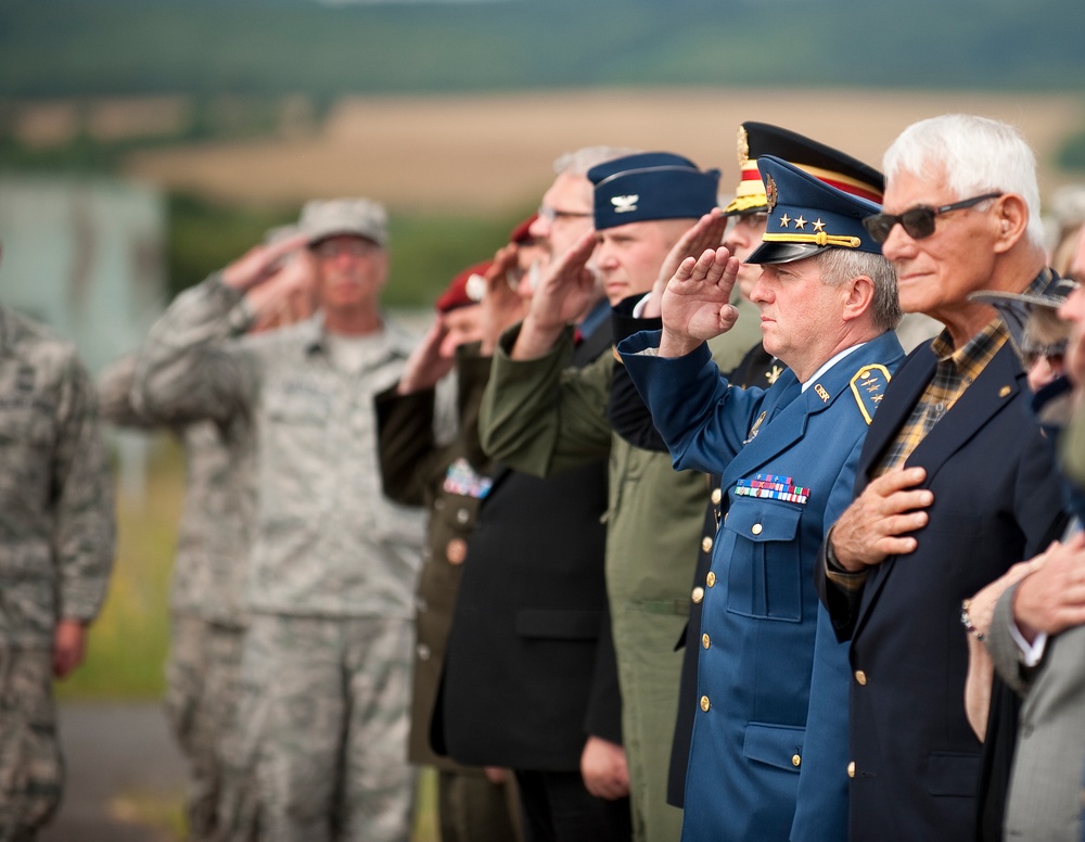 Slovak and US Armed Forces join together honoring war hero