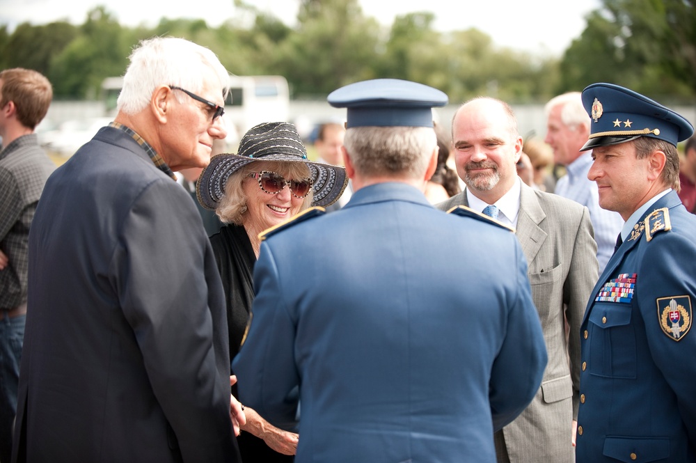 Slovak and US Armed Forces join together honoring war hero