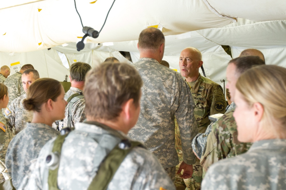 Lt. Gen. Charles Luckey visits WAREX 86-16-03