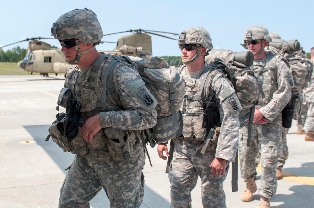 Soldiers Board a CH-47 Chinook