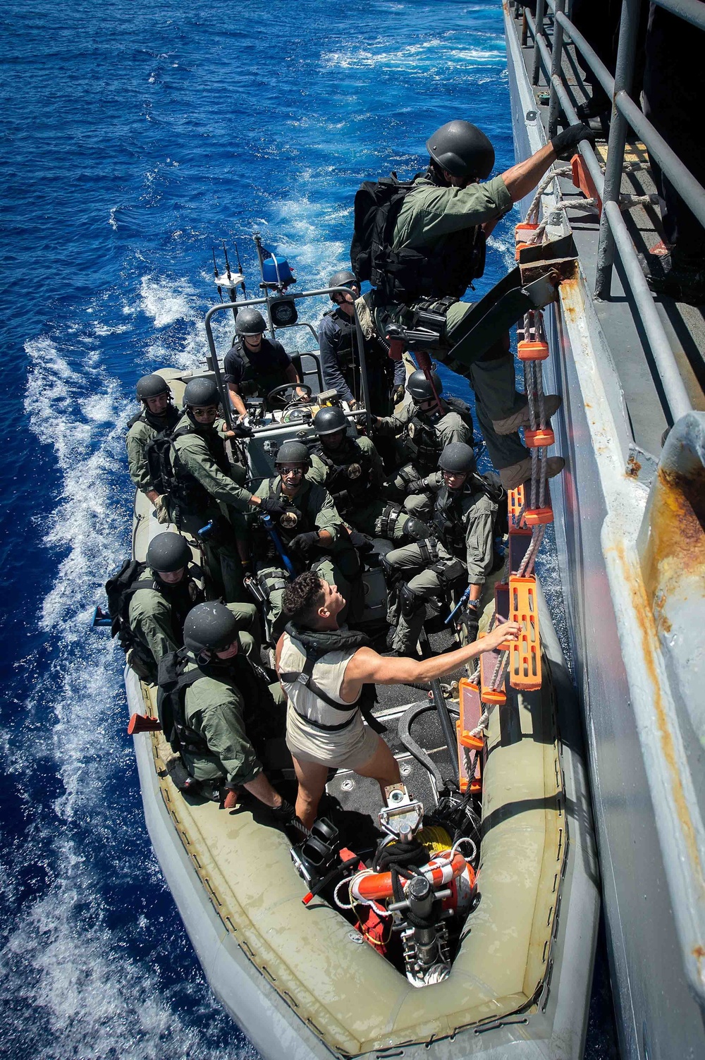 USS Mobile Bay (CG 53) Conducts VBSS Operations