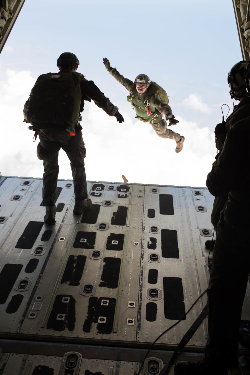 Joint Airborne Jump during RIMPAC 2016